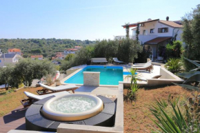 Family friendly apartments with a swimming pool Okrug Gornji, Ciovo - 16608